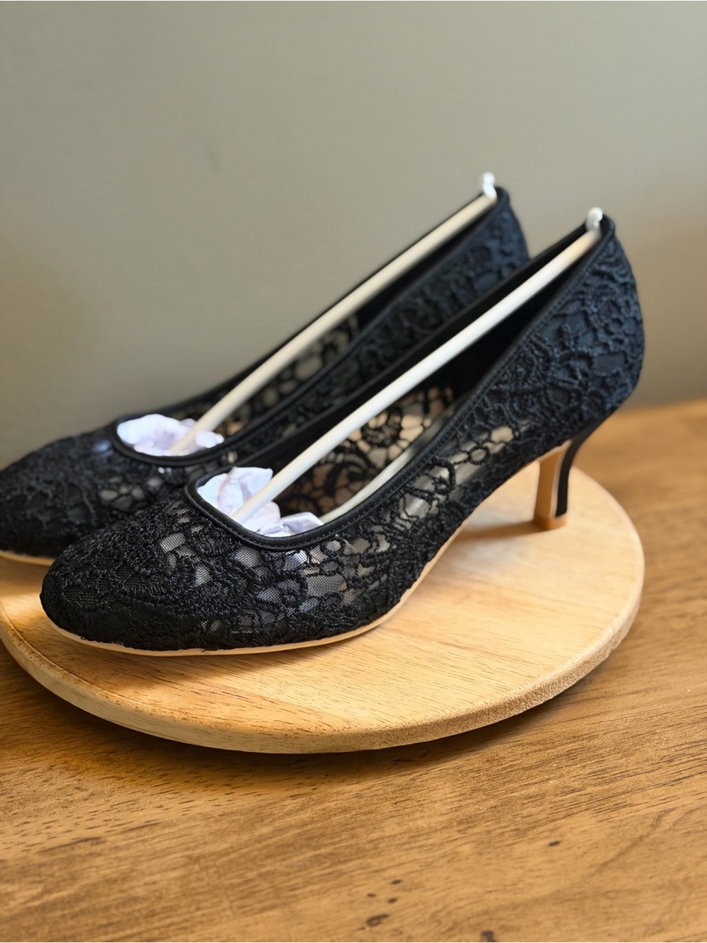 Black Lace Kitten Heel Pumps for Women